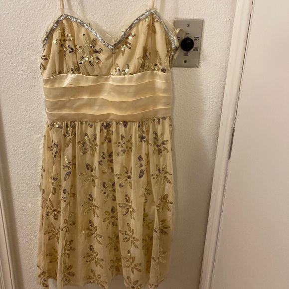 Size small prom dress tan with tan Sequins - Picture 1 of 2